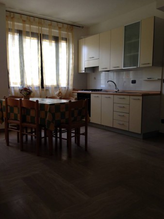 Appartamento a due piani - Sala da pranzo e angolo cottura